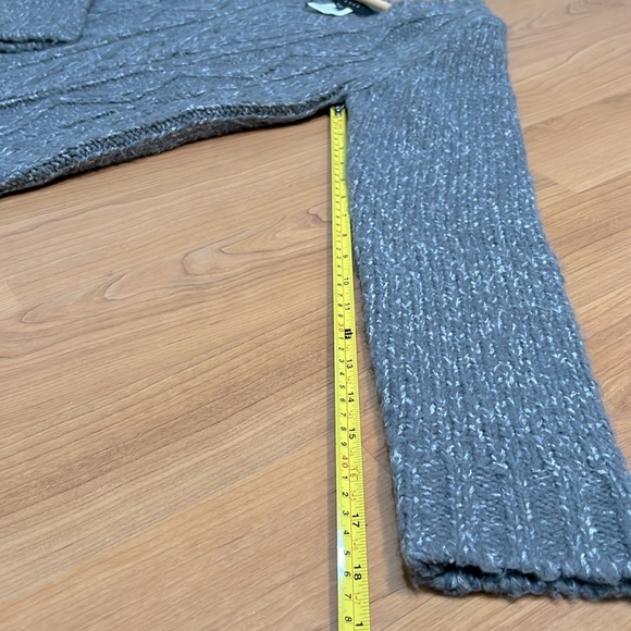 NWOT b + a b V neck sweater - Picture 9 of 12